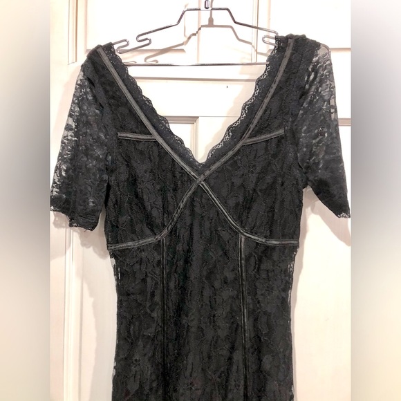 2B BEBE all over black lace dress with trim short sleeves size L EUC - Picture 5 of 8